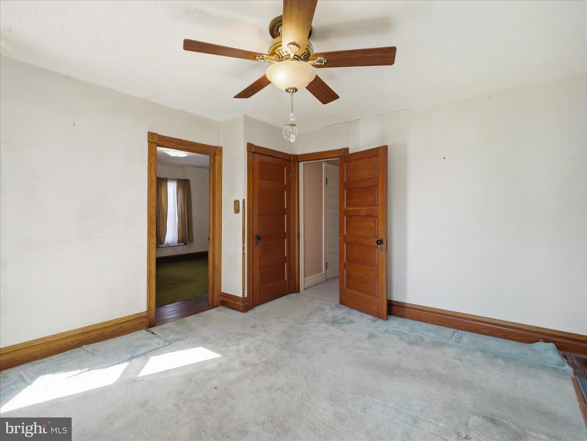 231 Fairview Avenue Waynesboro, PA 17268 - Photo 29 of 45 an empty room with closet and a ceiling fan