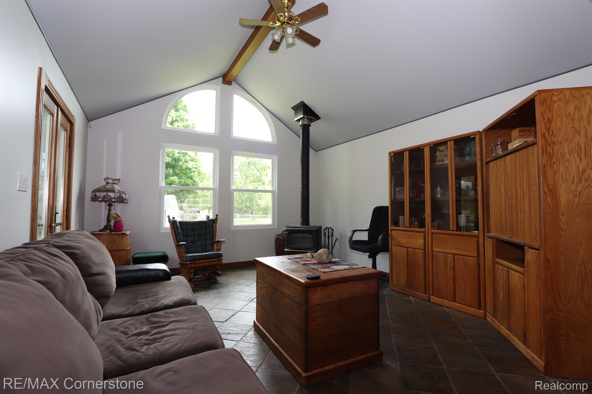 951 Old Plank Road Milford, MI 48381 - Photo 12 of 26 Living room