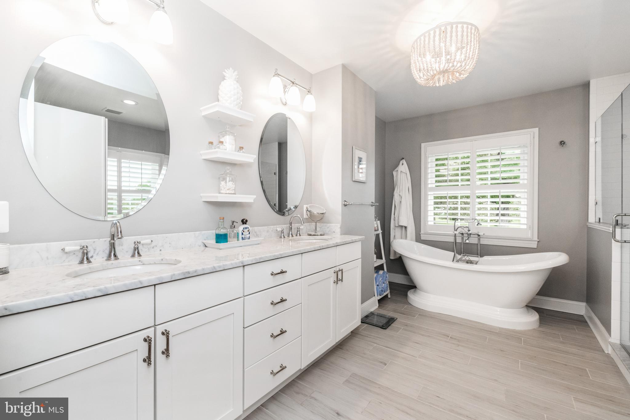 110 Butler Road Reisterstown, MD 21136 - Photo 17 of 40 Large stand-alone soaking tub in the master bath