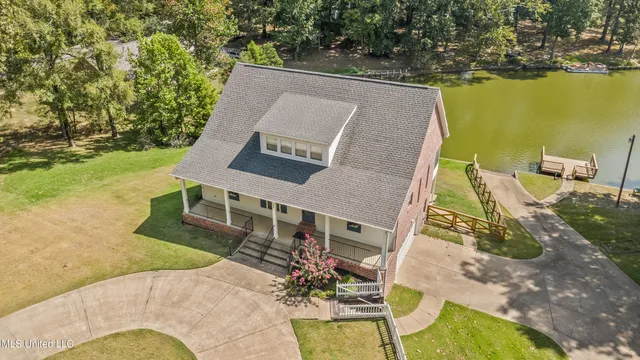 $429,900 | 929 Thunderbird Drive North, Hernando, MS 38632