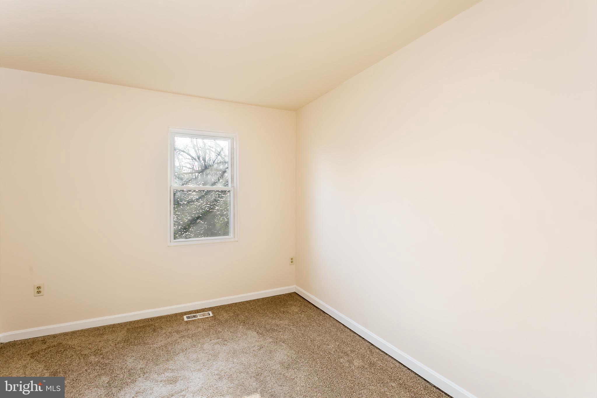 33 Kinsman View Circle Silver Spring, MD 20901 - Photo 15 of 26 an empty room with a window