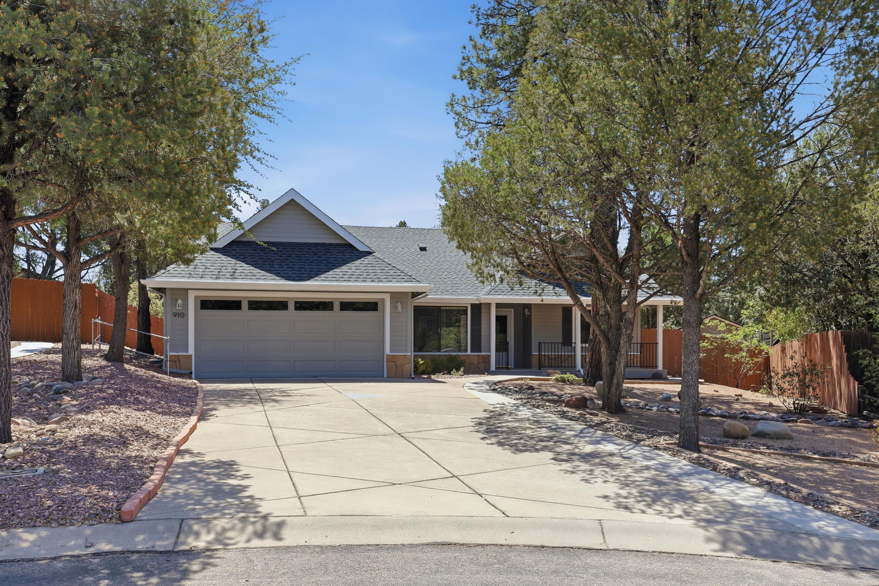910 West Wagon Trail Payson, AZ 85541 - Photo 32 of 35 a front view of house with yard and trees around