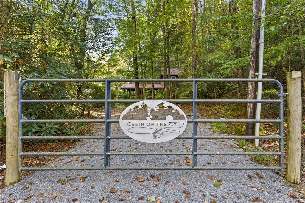 129 Old Bend Road Blue Ridge, GA 30513 - Photo 24 of 44 a view of a wooden door