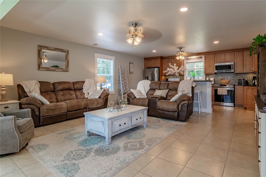 1111 Shirley Drive Anderson, SC 29621 - Photo 26 of 48 Living Room