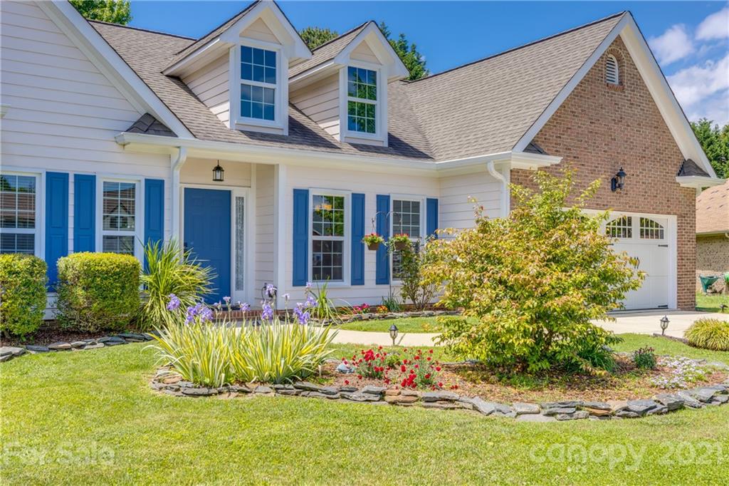 305 Savannah Lane Fort Mill, SC 29708 - Photo 2 of 46 a front view of a house with a yard