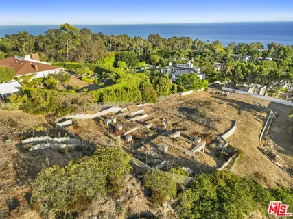 $5,250,000 | 27061 Sea Vista Drive, Malibu, CA 90265