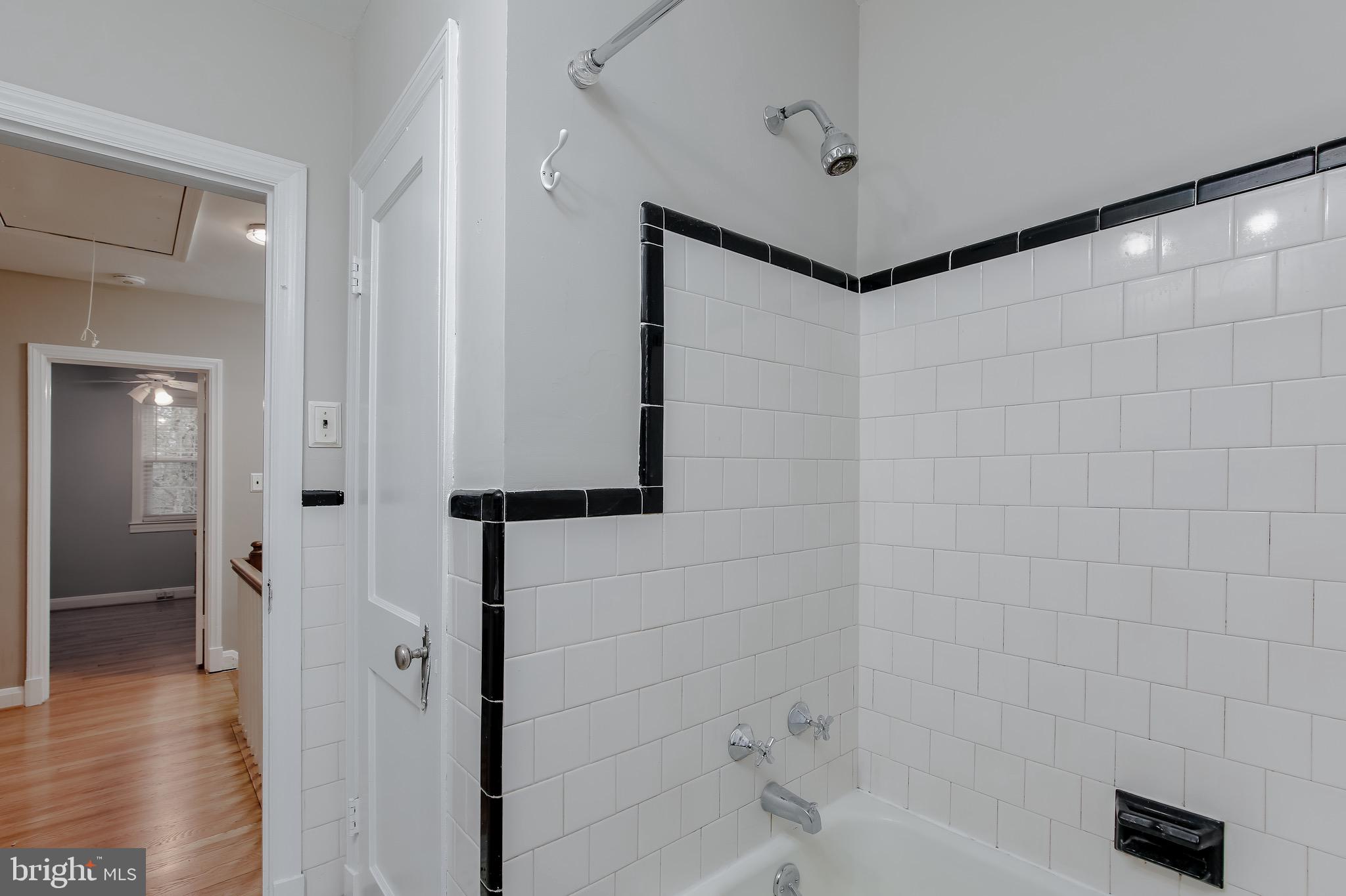 225 Blenheim Road Baltimore, MD 21212 - Photo 24 of 40 Upper bathroom