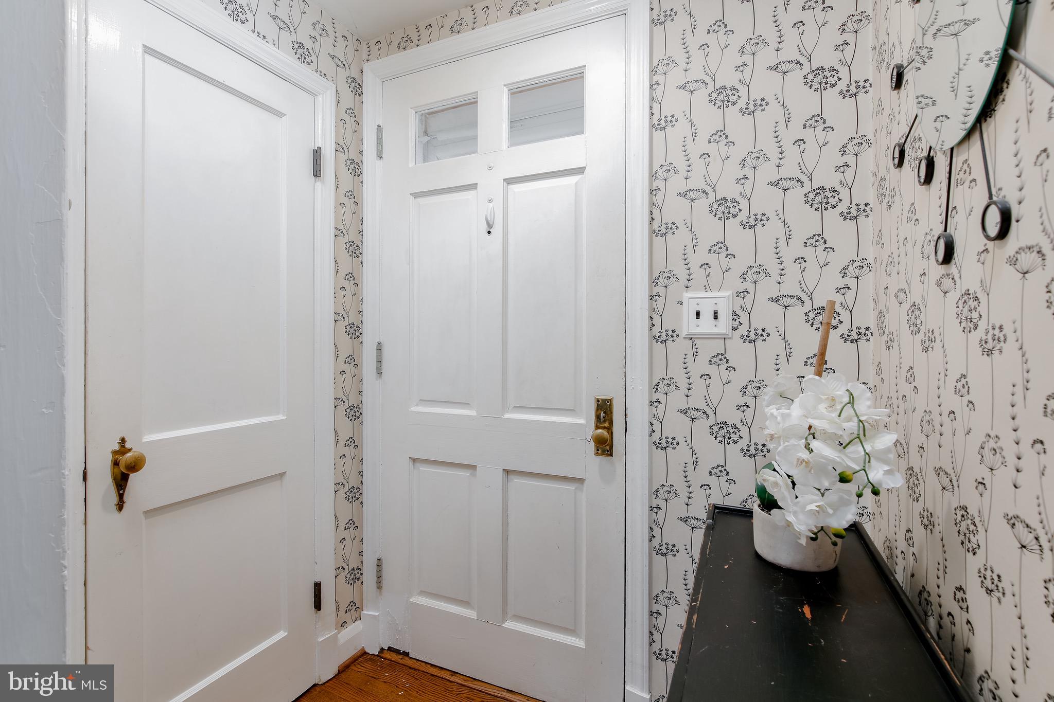 225 Blenheim Road Baltimore, MD 21212 - Photo 4 of 40 Foyer entrance with coat closet