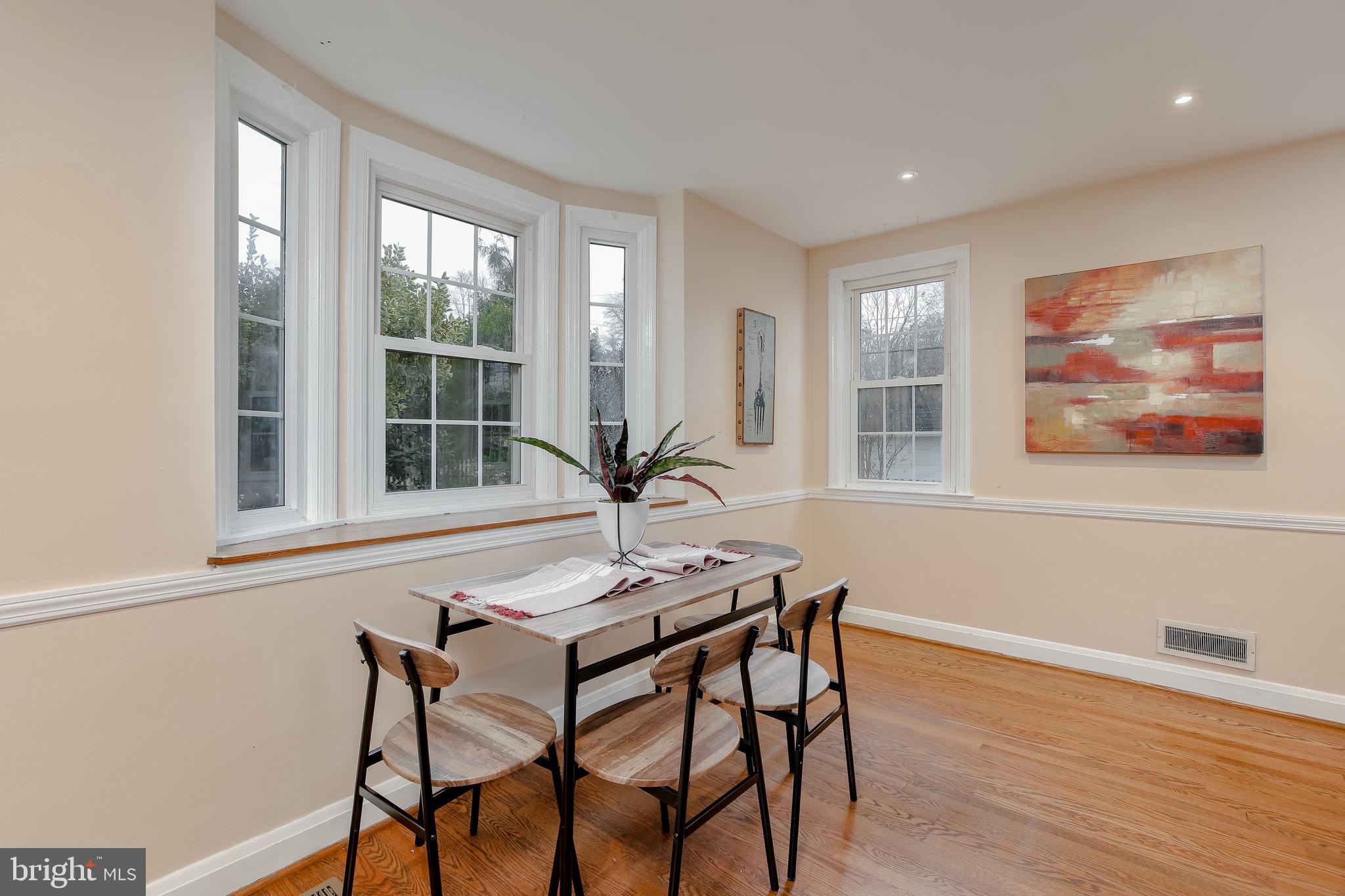 225 Blenheim Road Baltimore, MD 21212 - Photo 9 of 40 Dining area with bay window