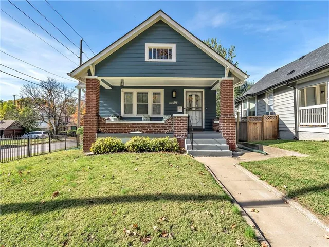 $200,000 | 300 North Oakley Avenue, Kansas City, MO 64123