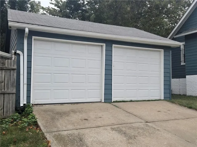 $200,000 | 300 North Oakley Avenue, Kansas City, MO 64123