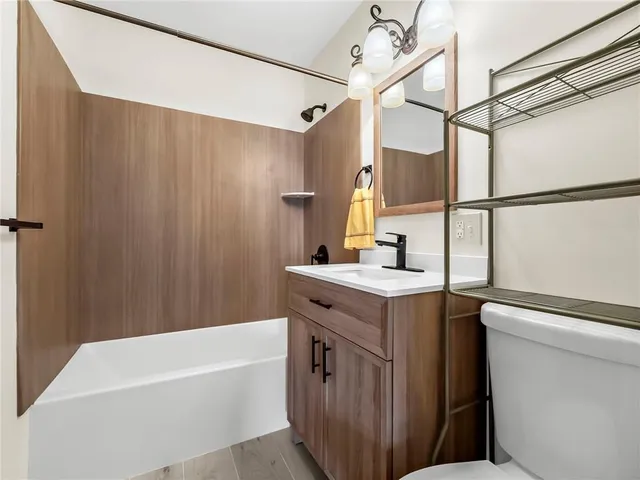 $200,000 | 300 North Oakley Avenue, Kansas City, MO 64123