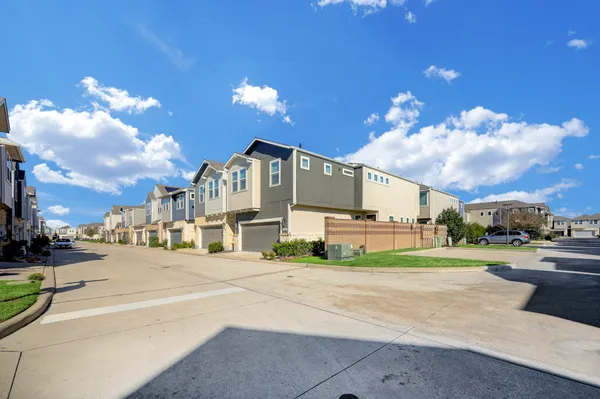 $2,600 | 3111 Planters Peak Drive, Houston, TX 77080