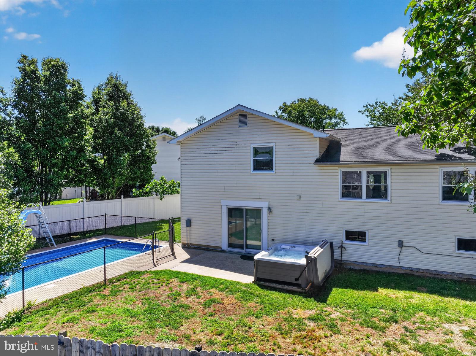 422 Ridgeview Court Arnold, MD 21012 - Photo 7 of 54 Back Yard & Hot Tub