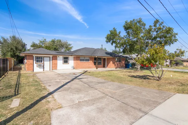 front view of house with a yard
