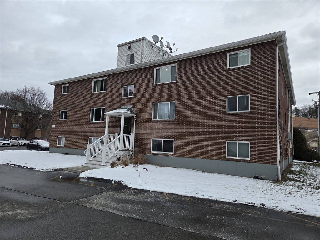 586 Boston Post Road East, Unit 6 Marlborough, MA 01752 - Photo 16 of 17 a front view of a house with a yard
