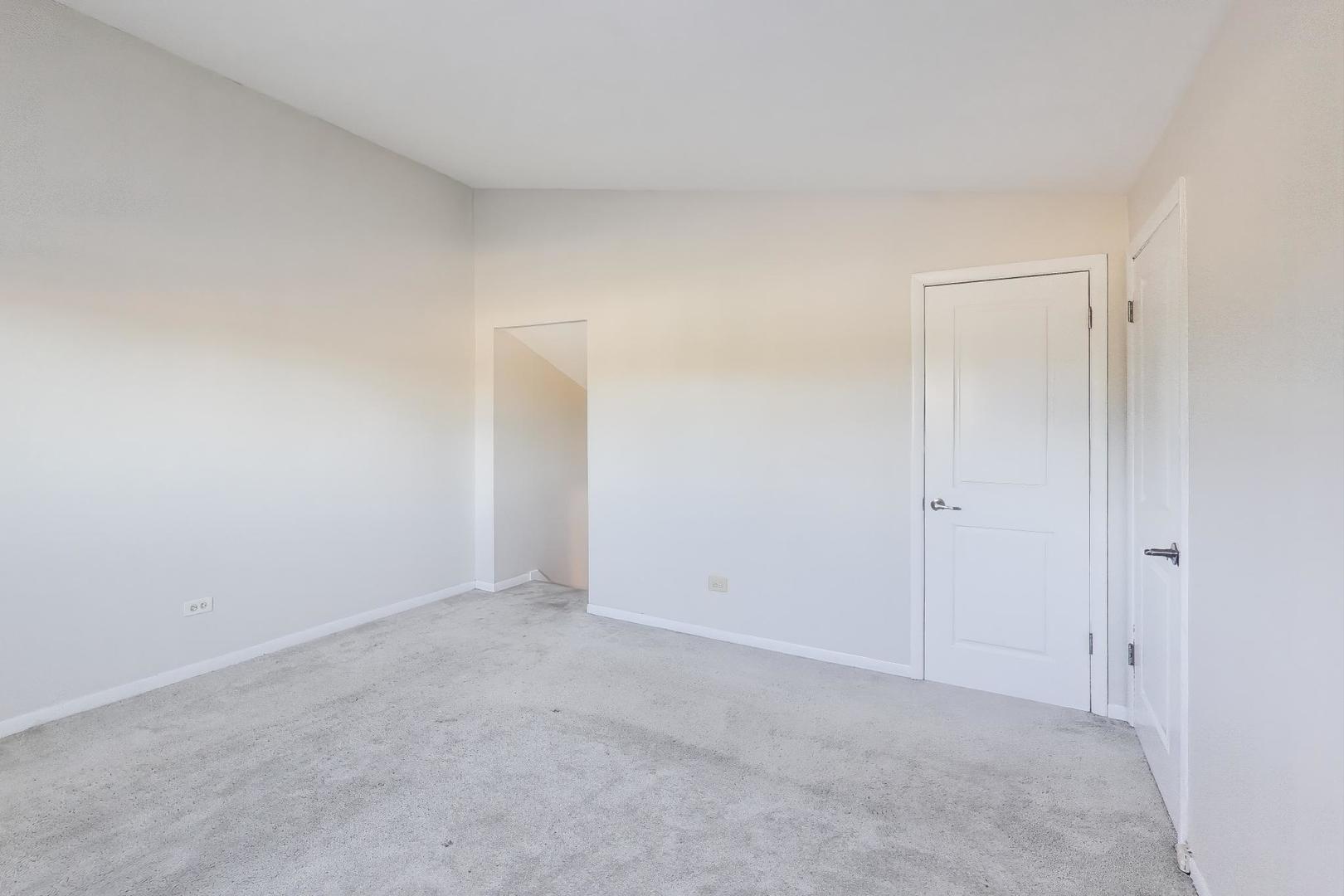 9454 Potter Road Des Plaines, IL 60016 - Photo 15 of 33 a view of an empty room