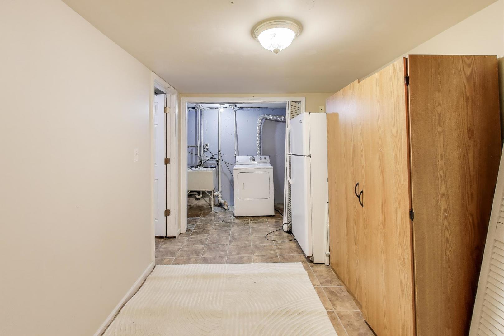 9454 Potter Road Des Plaines, IL 60016 - Photo 22 of 33 a view of a hallway with bathroom and a sink