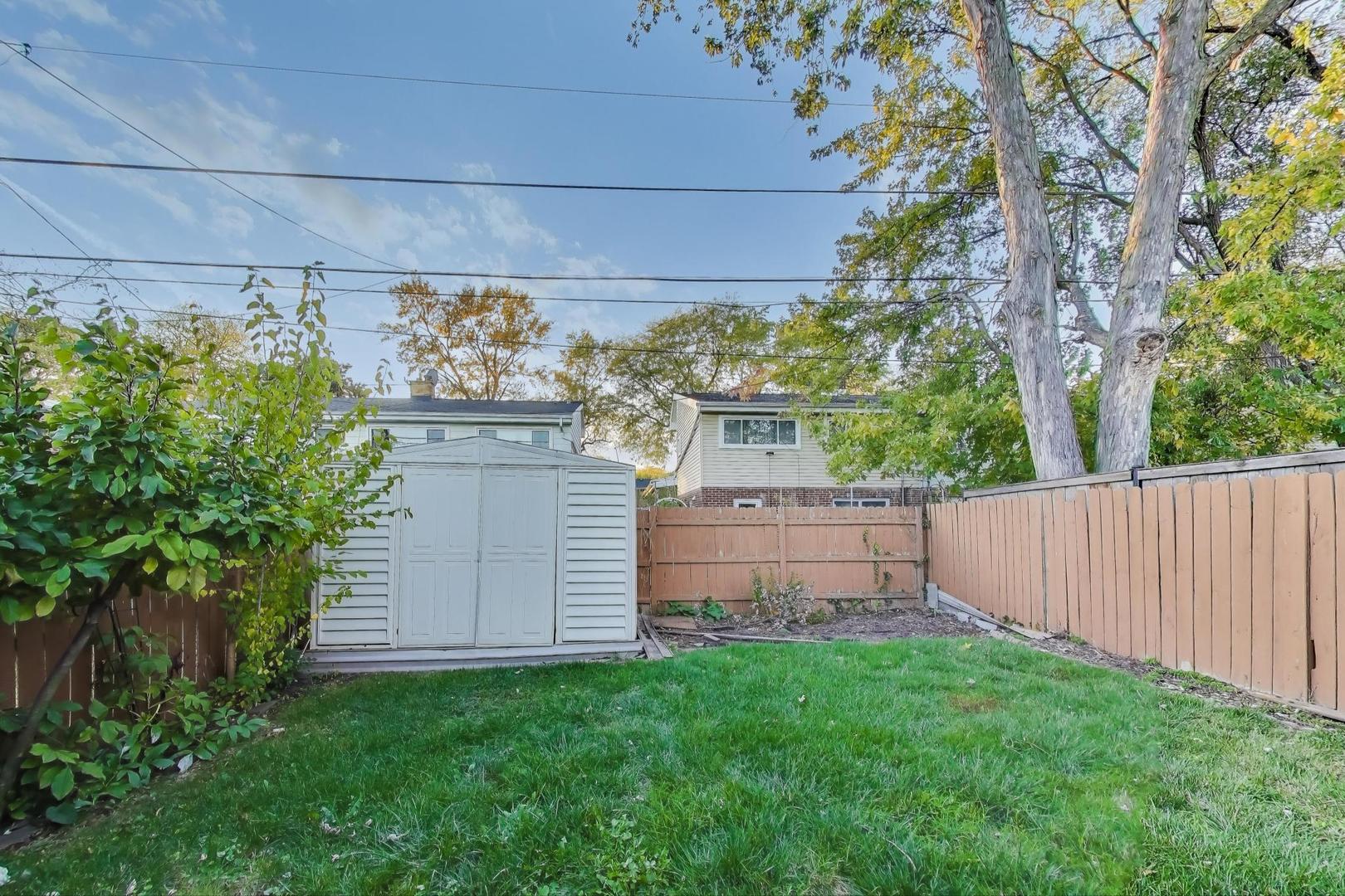 9454 Potter Road Des Plaines, IL 60016 - Photo 28 of 33 a view of a backyard