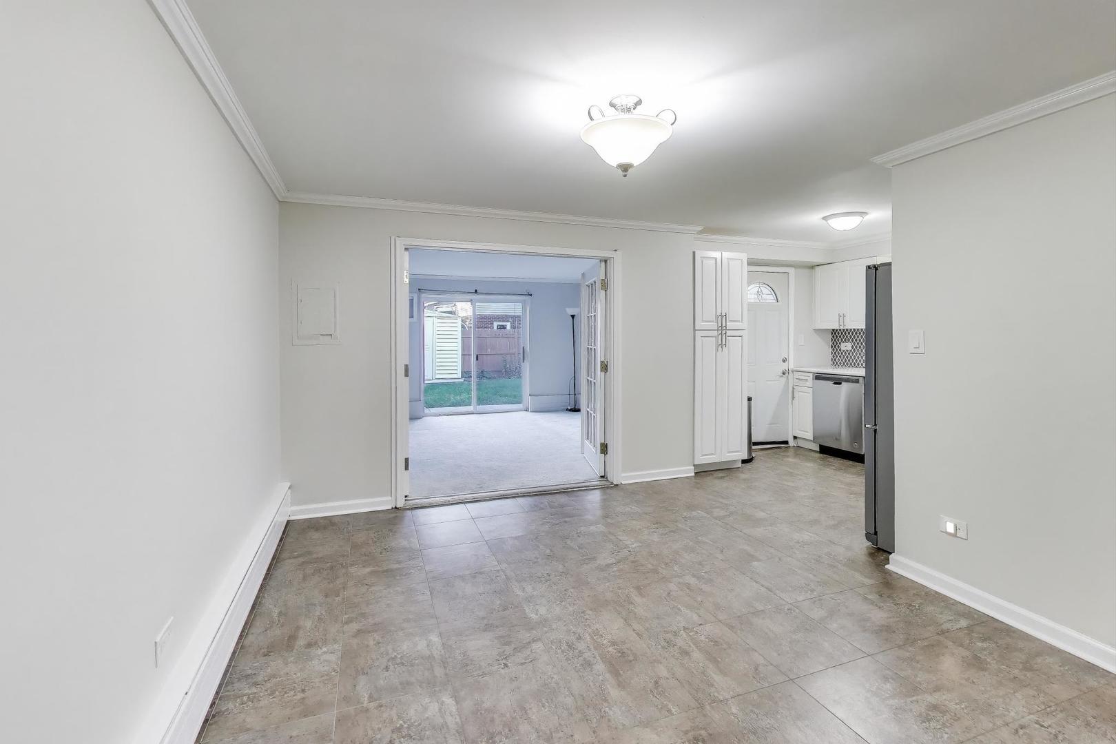 9454 Potter Road Des Plaines, IL 60016 - Photo 7 of 33 an empty room with a bathroom and a mirror