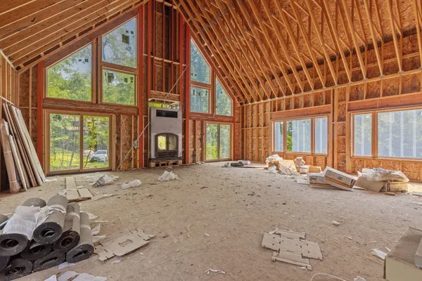 a view of a livingroom with windows
