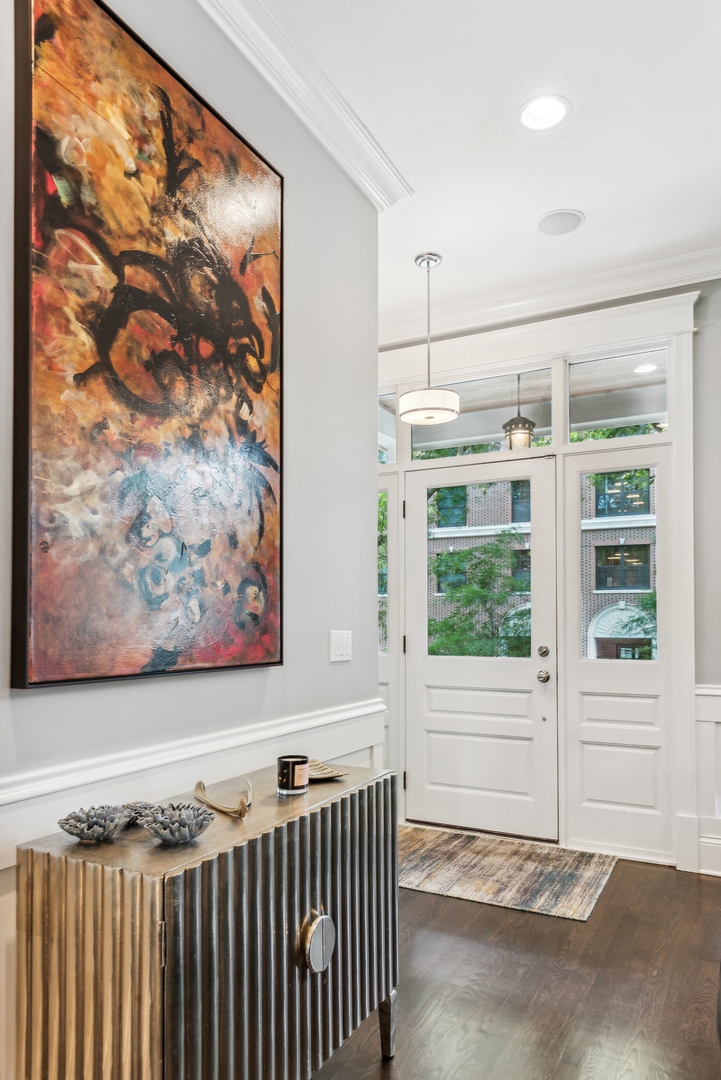 2413 North Orchard Street Chicago, IL 60614 - Photo 5 of 33 a view of front door