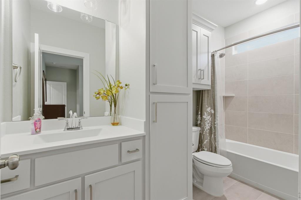7217 Mantle Ridge Drive Fort Worth, TX 76179 - Photo 21 of 31 Guest suite bath