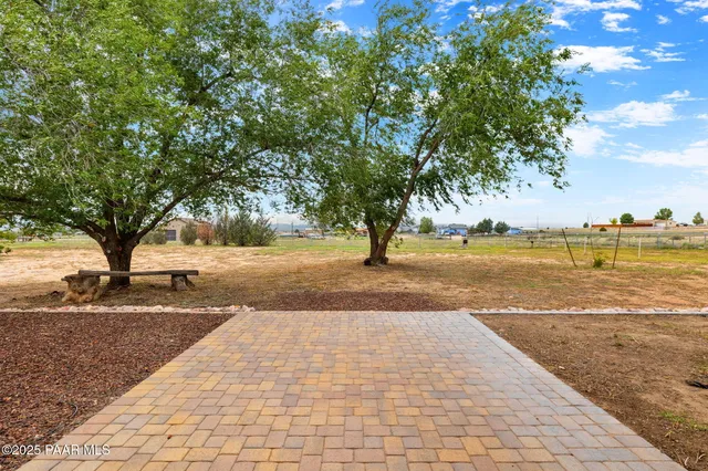 a view of empty yard with tree