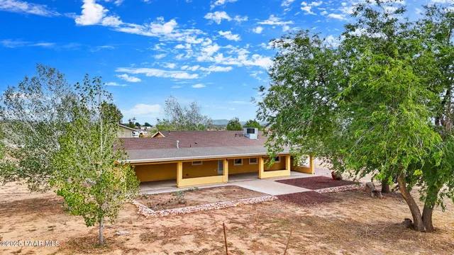 a front view of house with yard and garage