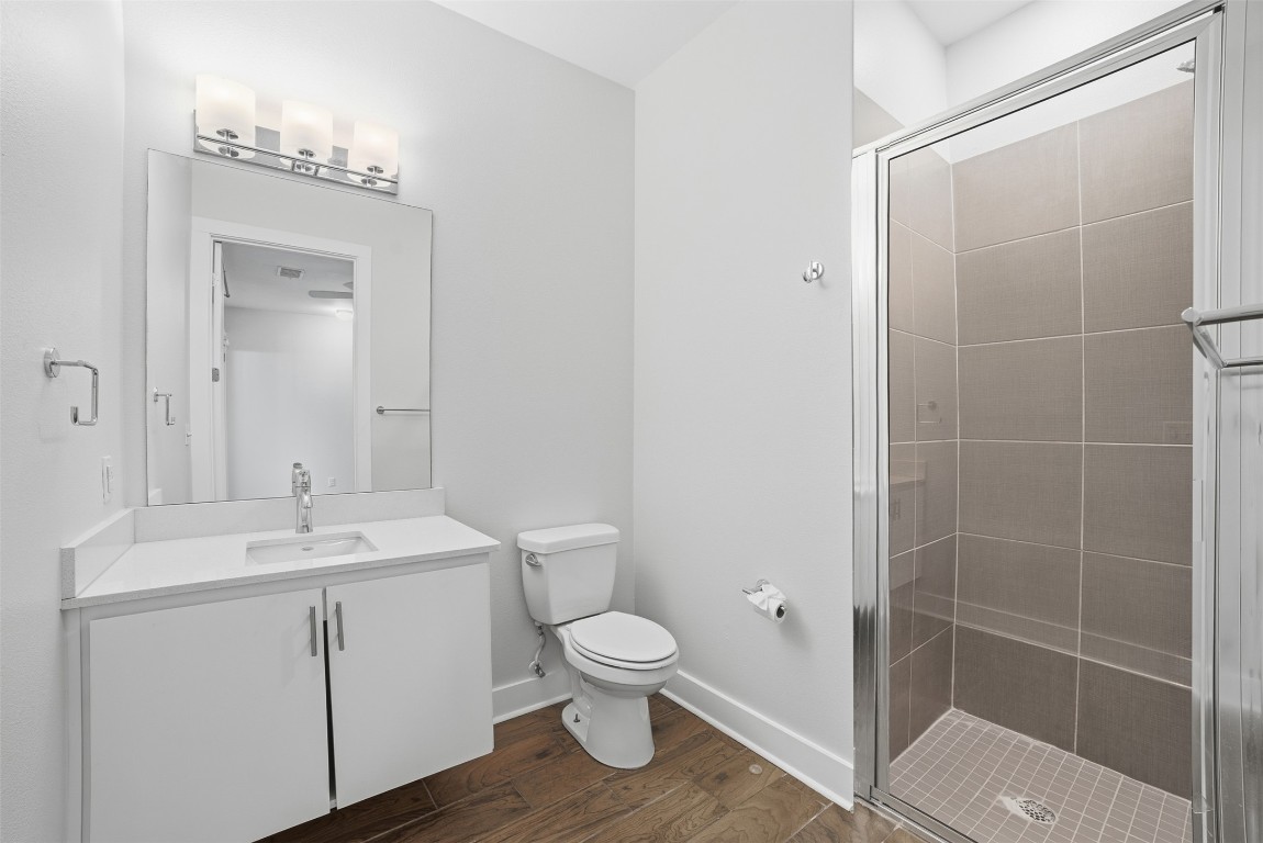 1801 East 2nd Street, Unit 2 Austin, TX 78702 - Photo 27 of 34 Full bath attached to the third bedroom.