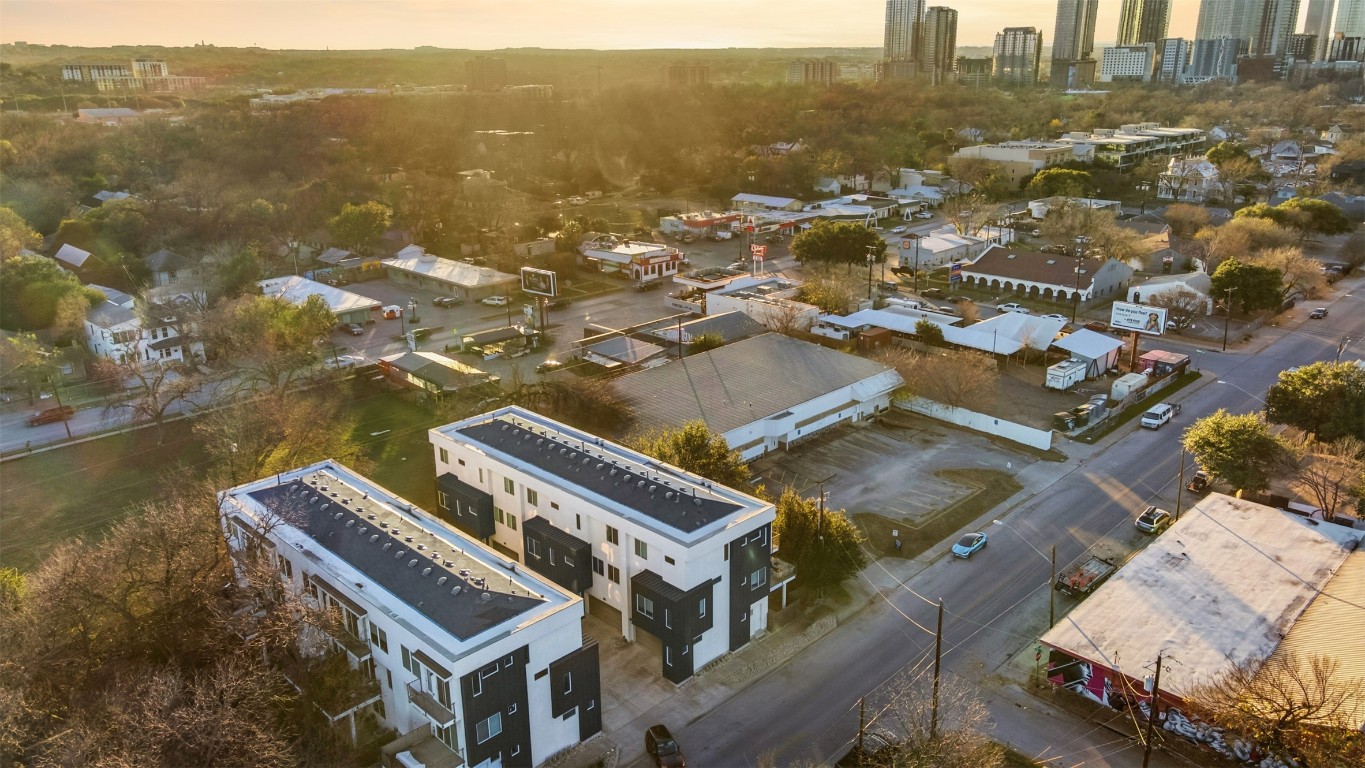 1801 East 2nd Street, Unit 2 Austin, TX 78702 - Photo 32 of 34 Incredibly walkable and close to tons of restaurants, bars, etc.