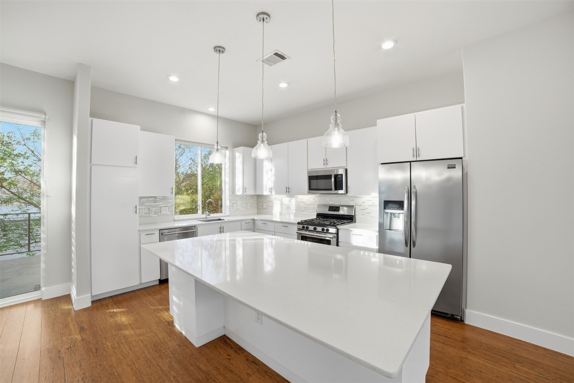 1801 East 2nd Street, Unit 2 Austin, TX 78702 - Photo 4 of 34 Gorgeous kitchen