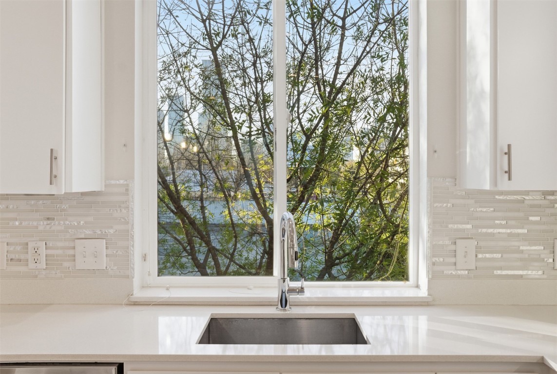 1801 East 2nd Street, Unit 2 Austin, TX 78702 - Photo 9 of 34 City skyline views from the kitchen