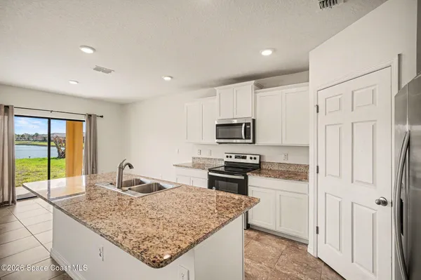 a view of entryway with hall