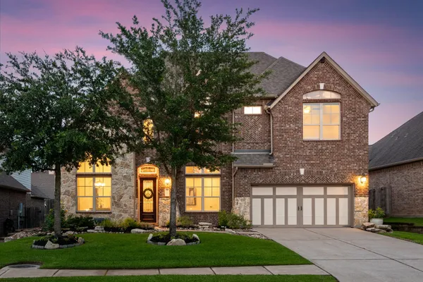 $675,000 | 915 Holly Chapple Drive, Conroe, TX 77384