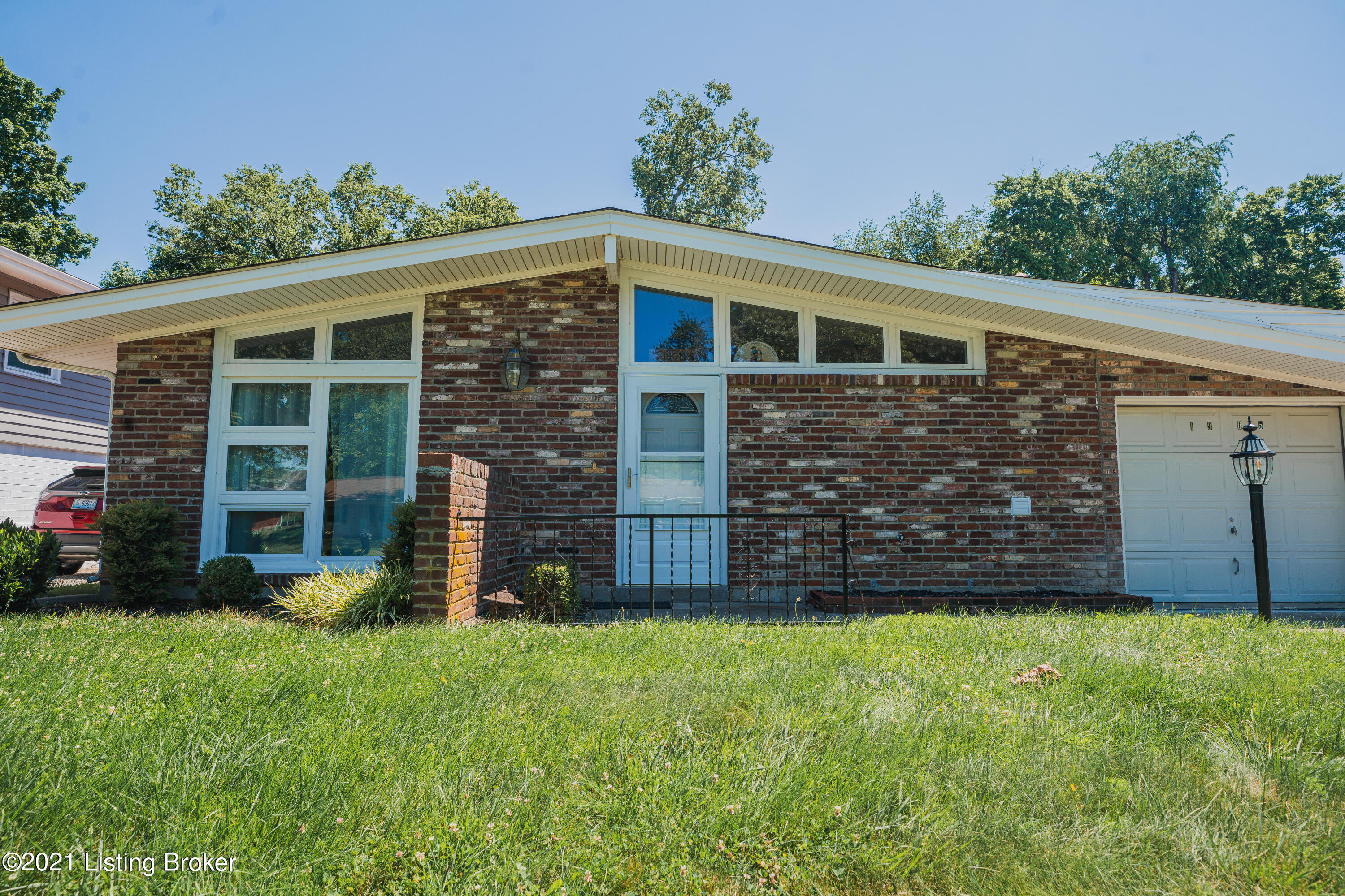 1905 Millgate Road Louisville, KY 40223 - Photo 1 of 44 DSC01517