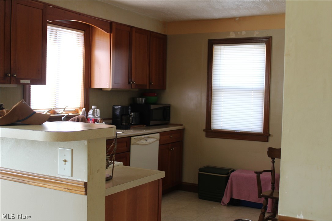 924 Spangler Road Northeast Canton, OH 44714 - Photo 15 of 33 Unrendered photo showing personal property