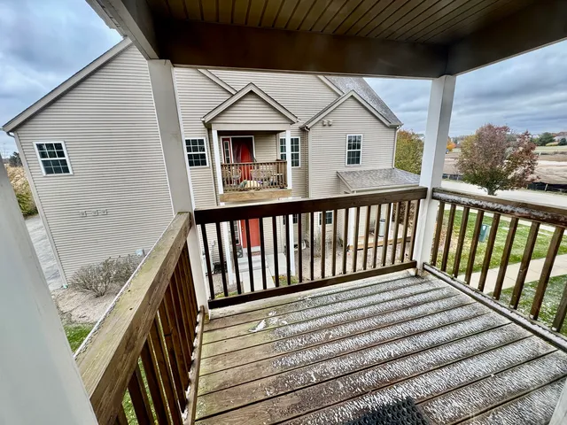 $1,700 | 651 Stonegate Drive, Unit 651, Sycamore, IL 60178