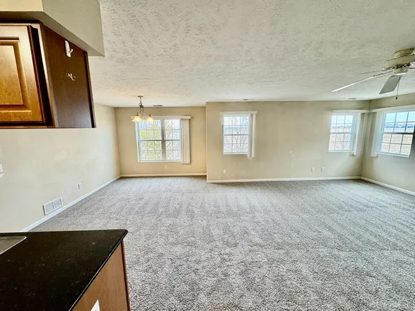 $1,700 | 651 Stonegate Drive, Unit 651, Sycamore, IL 60178