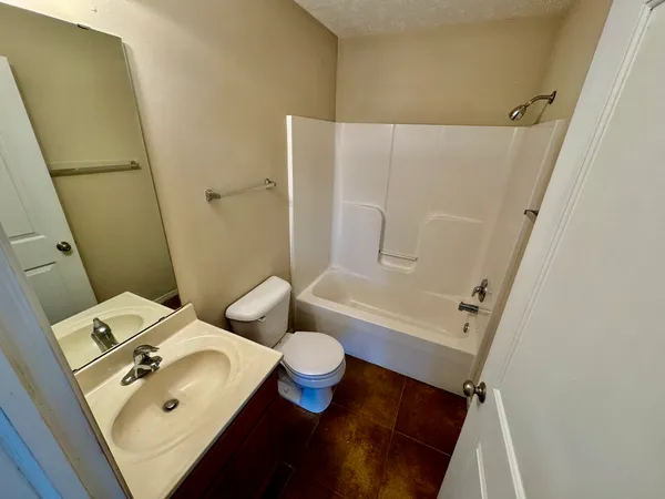 $1,700 | 651 Stonegate Drive, Unit 651, Sycamore, IL 60178