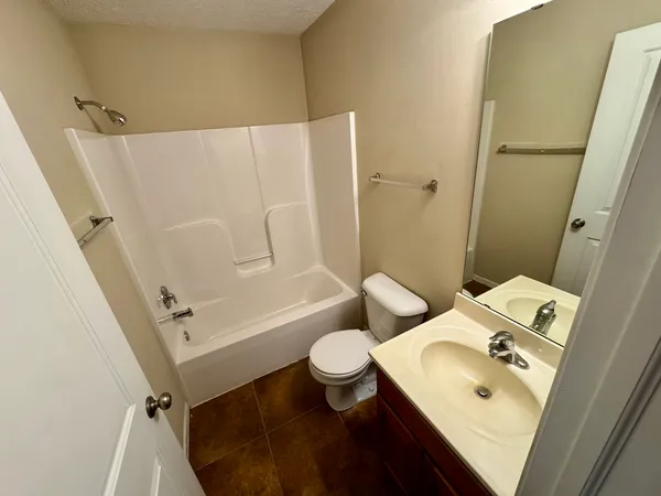 $1,700 | 651 Stonegate Drive, Unit 651, Sycamore, IL 60178