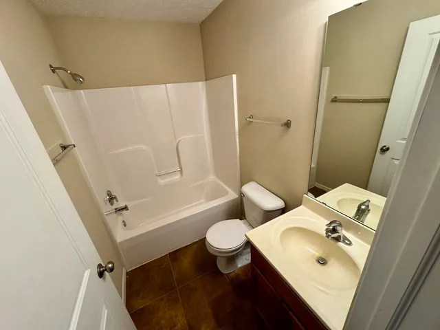 $1,700 | 651 Stonegate Drive, Unit 651, Sycamore, IL 60178