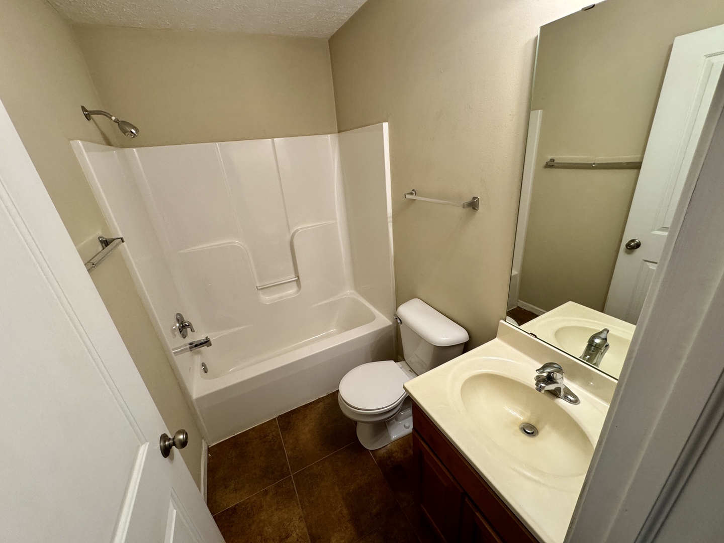 651 Stonegate Drive, Unit 651 Sycamore, IL 60178 - Photo 9 of 10