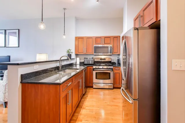 $625,000 | 3140 North Sheffield Avenue, Unit 504, Chicago, IL 60657