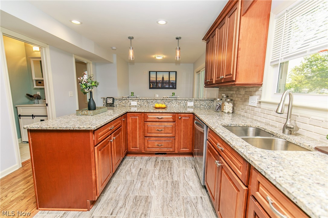 4282 West Anderson Road Cleveland, OH 44121 - Photo 8 of 35