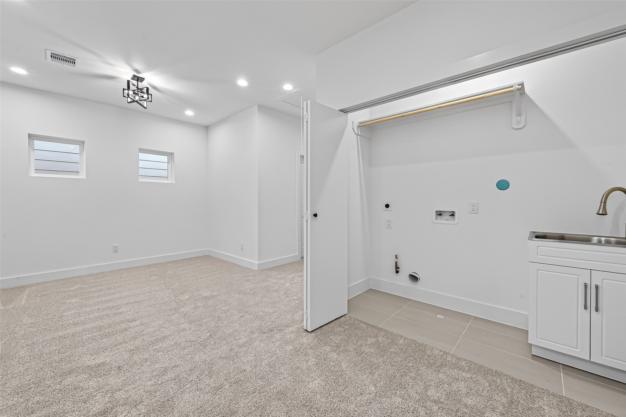 3514 Good Hope Street, Unit B Houston, TX 77021 - Photo 12 of 26 Versatile open space perfect for a game room, family area, or home office.