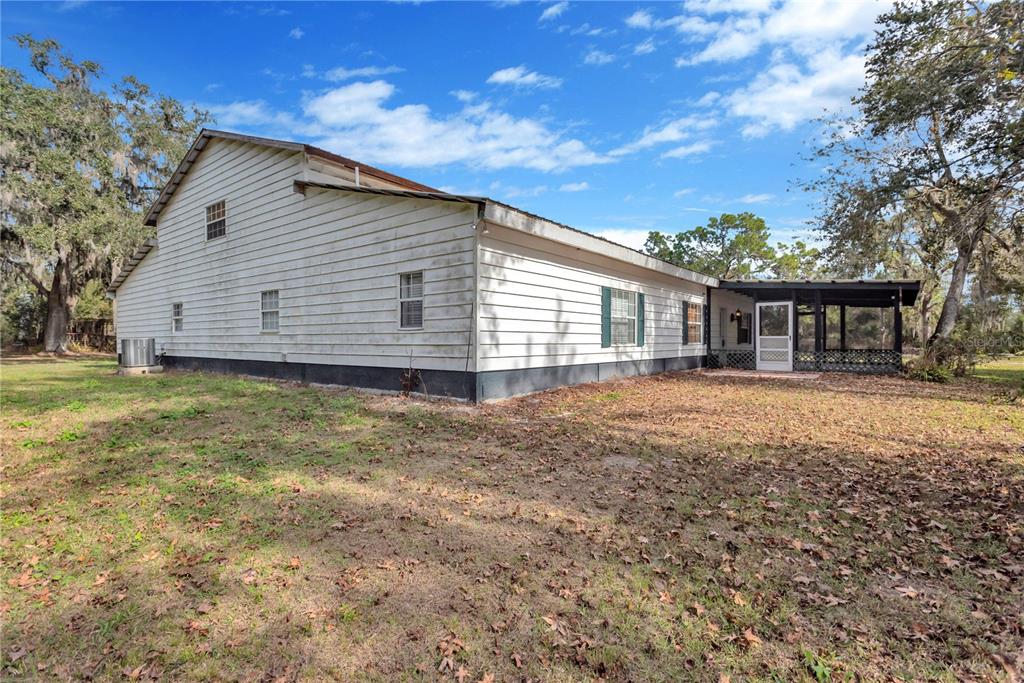 2804 Holloway Road Plant City, FL 33567 - Photo 36 of 46