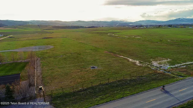 $180,000 | 3-4 County Road 122, Bedford, WY 83112