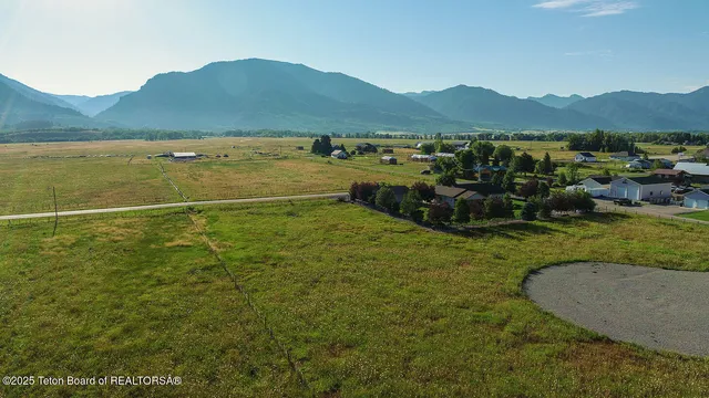 $180,000 | 3-4 County Road 122, Bedford, WY 83112