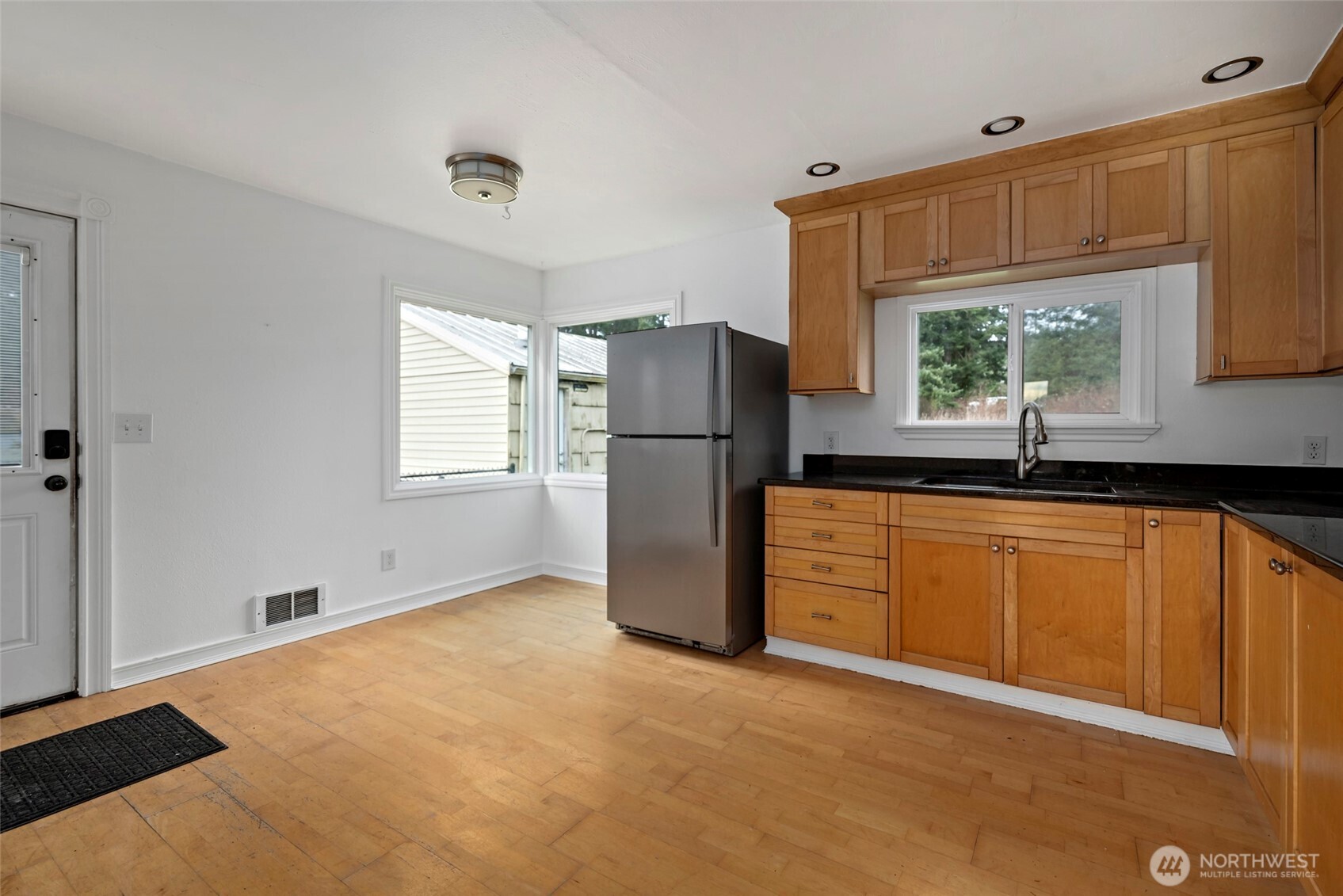 544 Easy Street Oak Harbor, WA 98277 - Photo 17 of 38